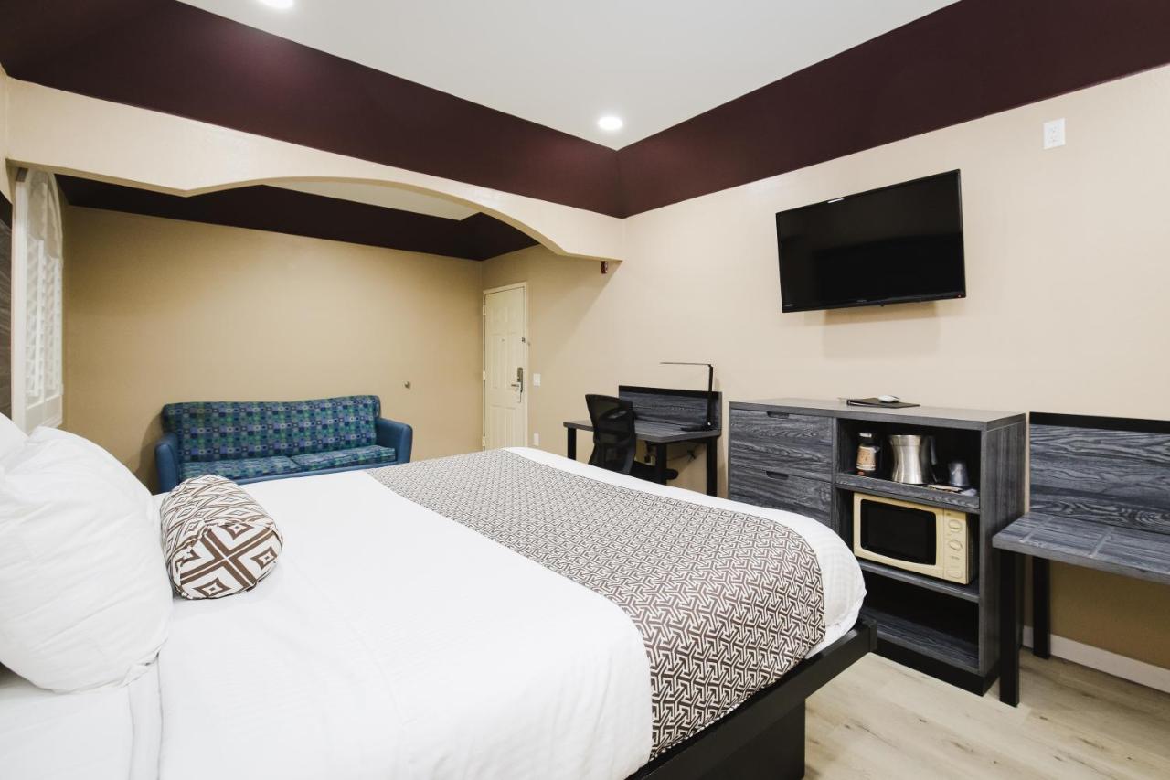 Sapphire Inn & Suites Channelview Bagian luar foto
