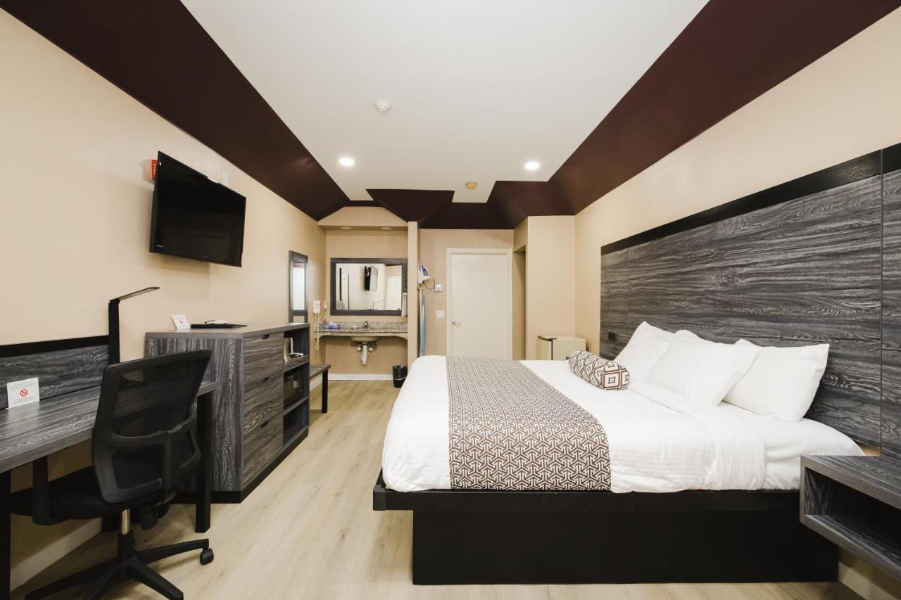 Sapphire Inn & Suites Channelview Bagian luar foto