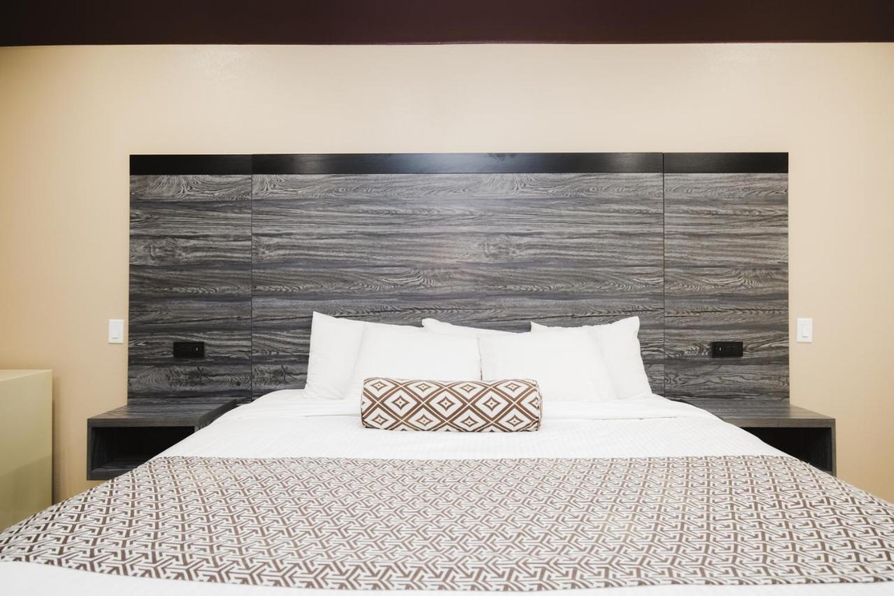 Sapphire Inn & Suites Channelview Bagian luar foto