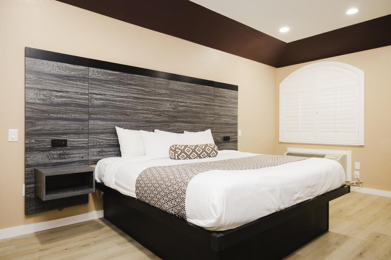 Sapphire Inn & Suites Channelview Bagian luar foto
