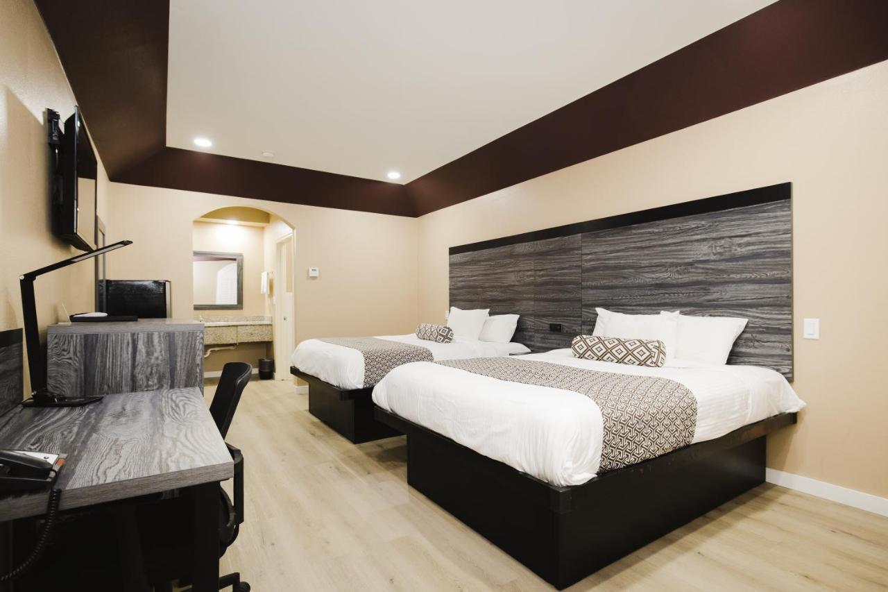 Sapphire Inn & Suites Channelview Bagian luar foto