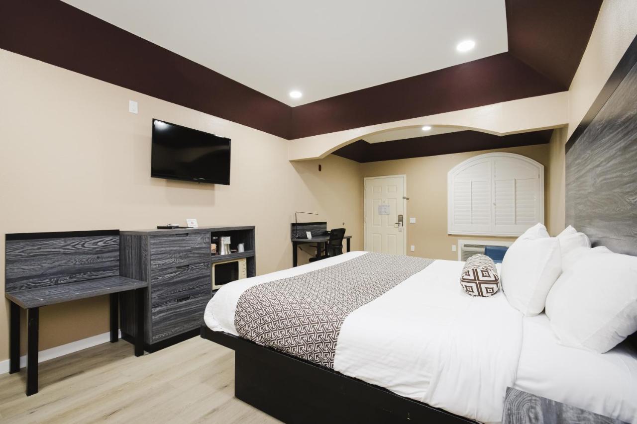 Sapphire Inn & Suites Channelview Bagian luar foto