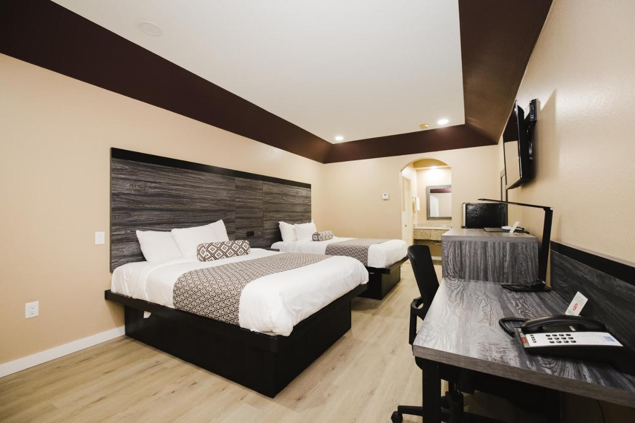 Sapphire Inn & Suites Channelview Bagian luar foto
