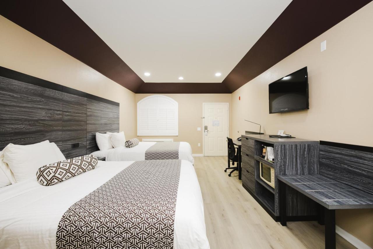 Sapphire Inn & Suites Channelview Bagian luar foto