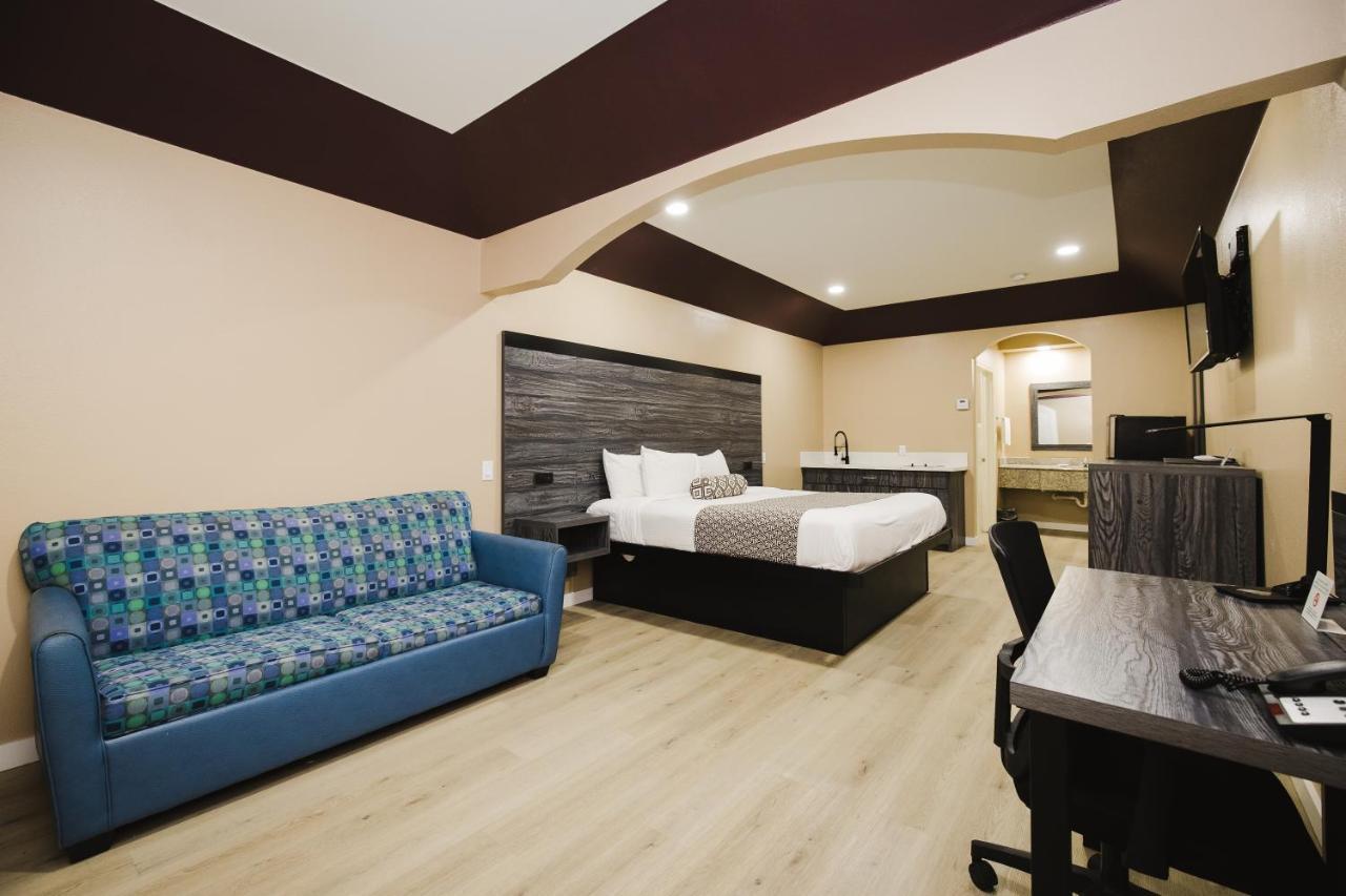 Sapphire Inn & Suites Channelview Bagian luar foto