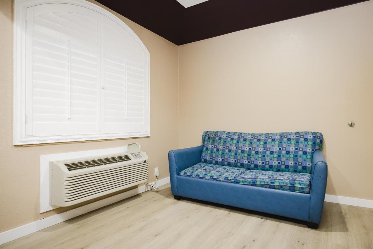 Sapphire Inn & Suites Channelview Bagian luar foto