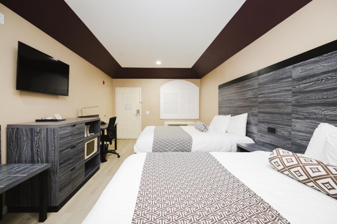 Sapphire Inn & Suites Channelview Bagian luar foto