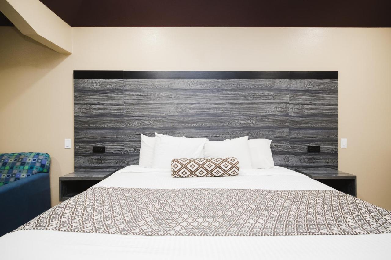 Sapphire Inn & Suites Channelview Bagian luar foto