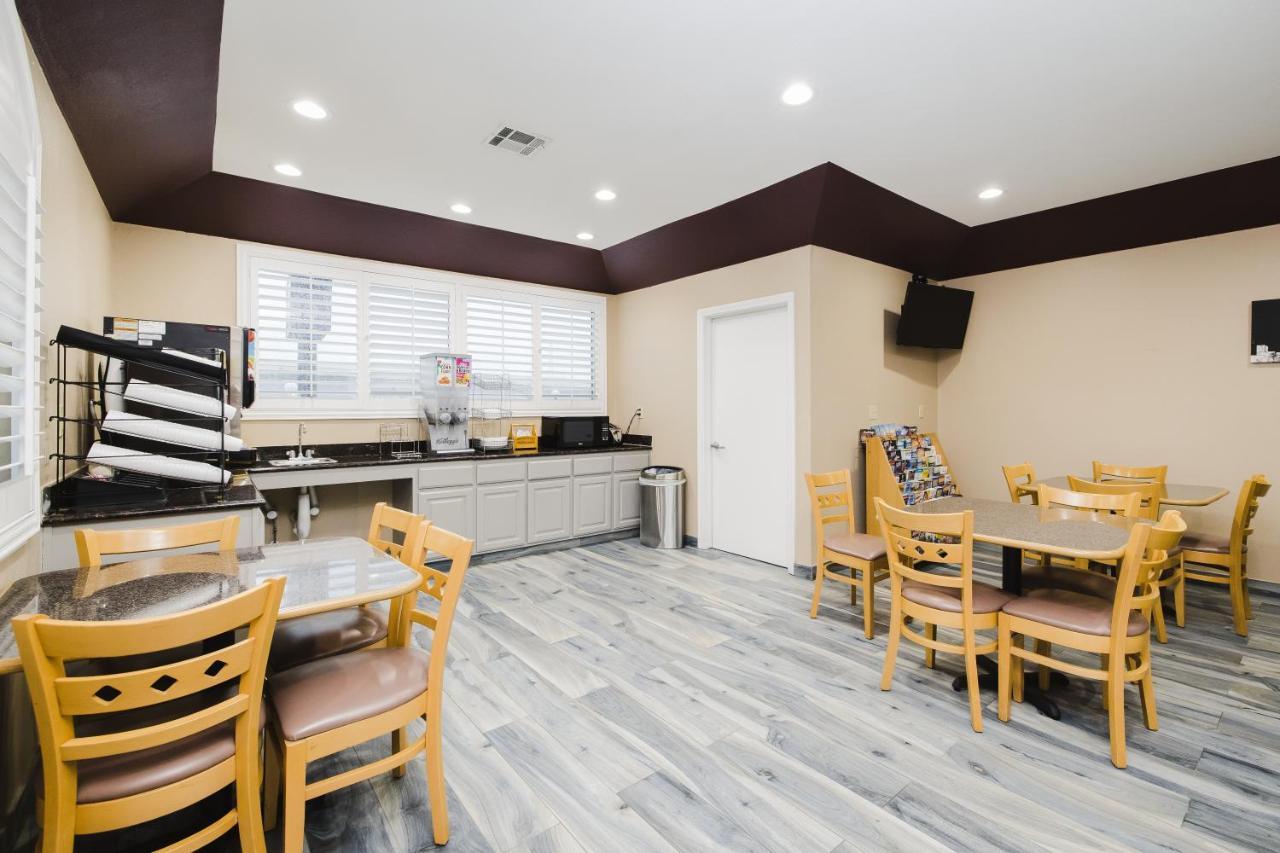 Sapphire Inn & Suites Channelview Bagian luar foto