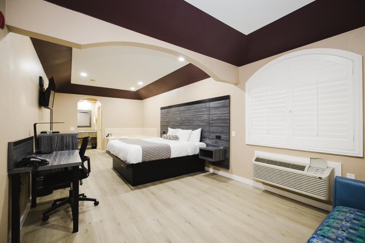 Sapphire Inn & Suites Channelview Bagian luar foto