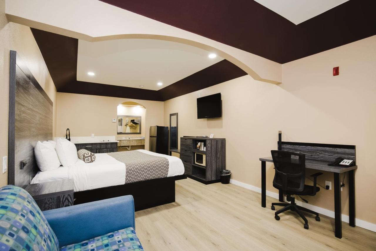 Sapphire Inn & Suites Channelview Bagian luar foto