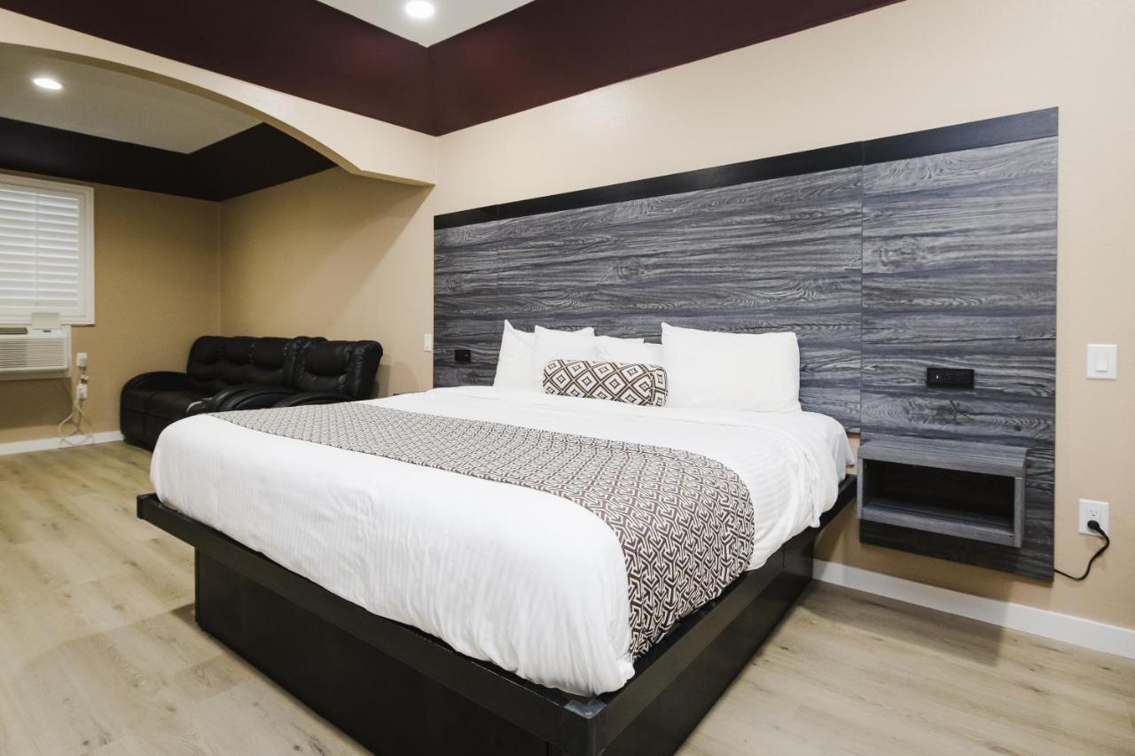 Sapphire Inn & Suites Channelview Bagian luar foto