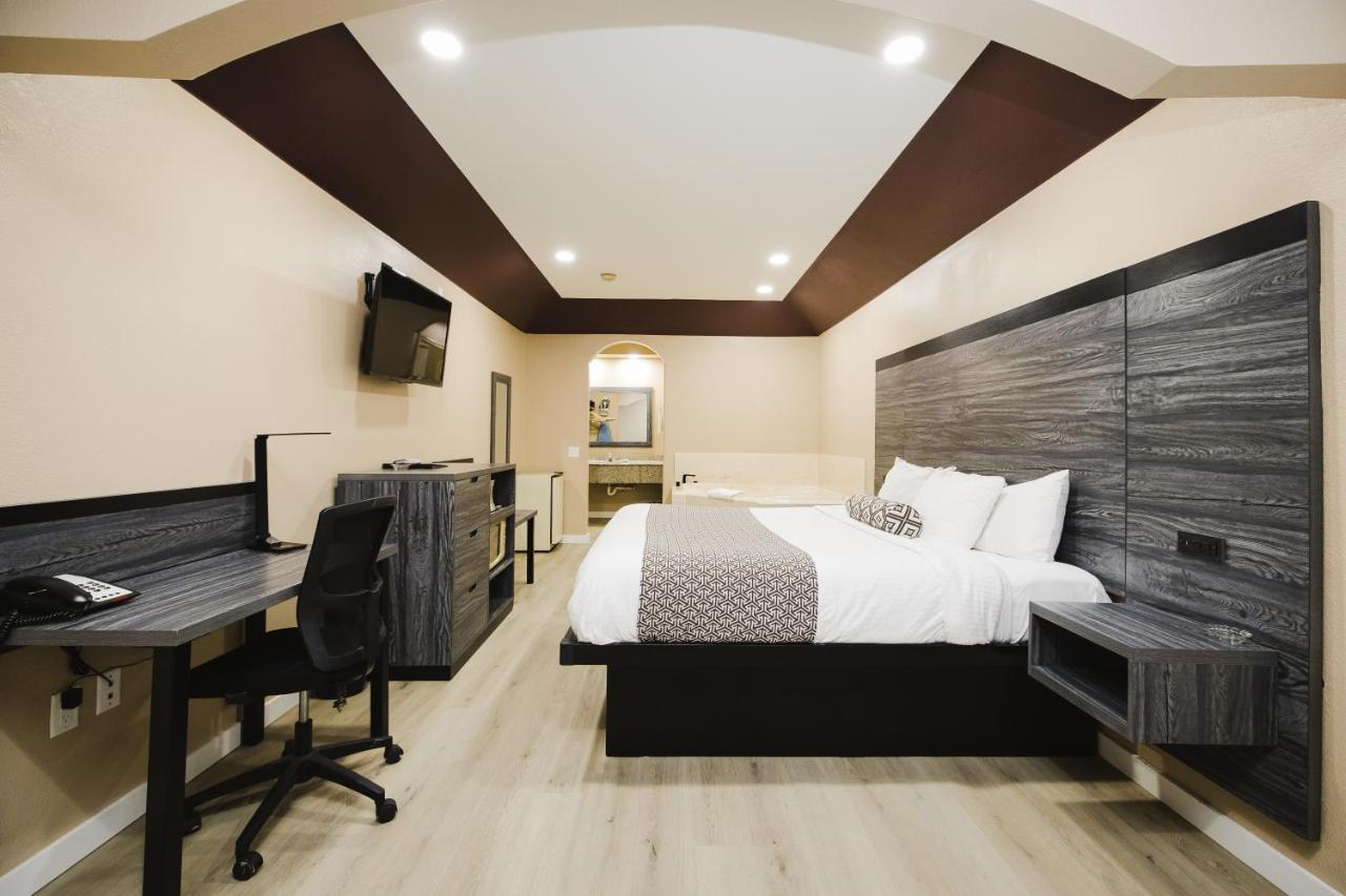 Sapphire Inn & Suites Channelview Bagian luar foto