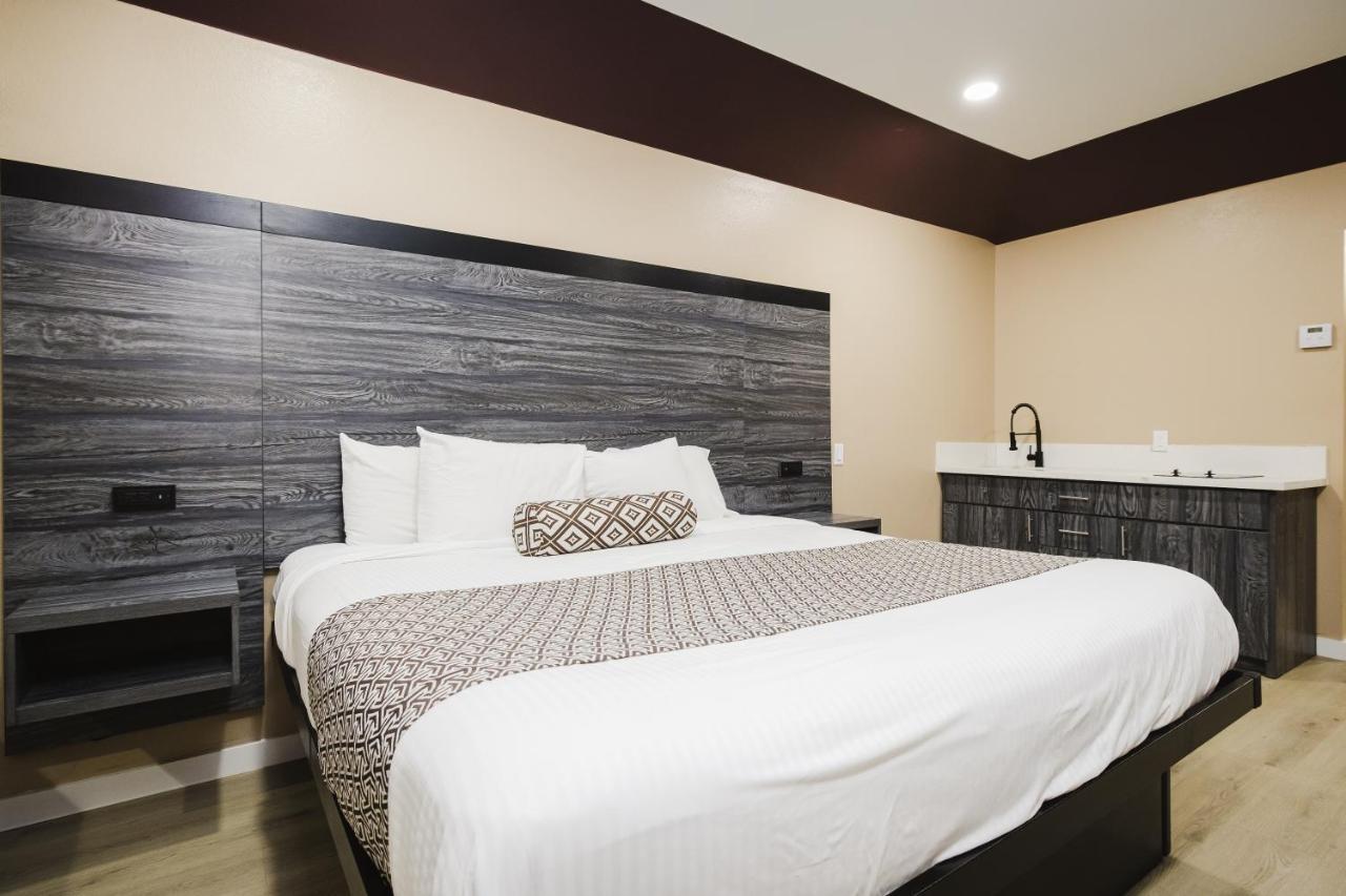 Sapphire Inn & Suites Channelview Bagian luar foto