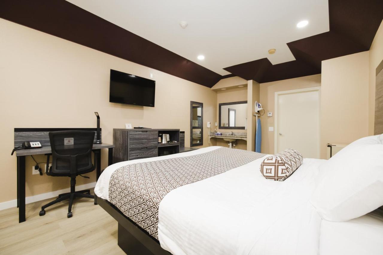 Sapphire Inn & Suites Channelview Bagian luar foto