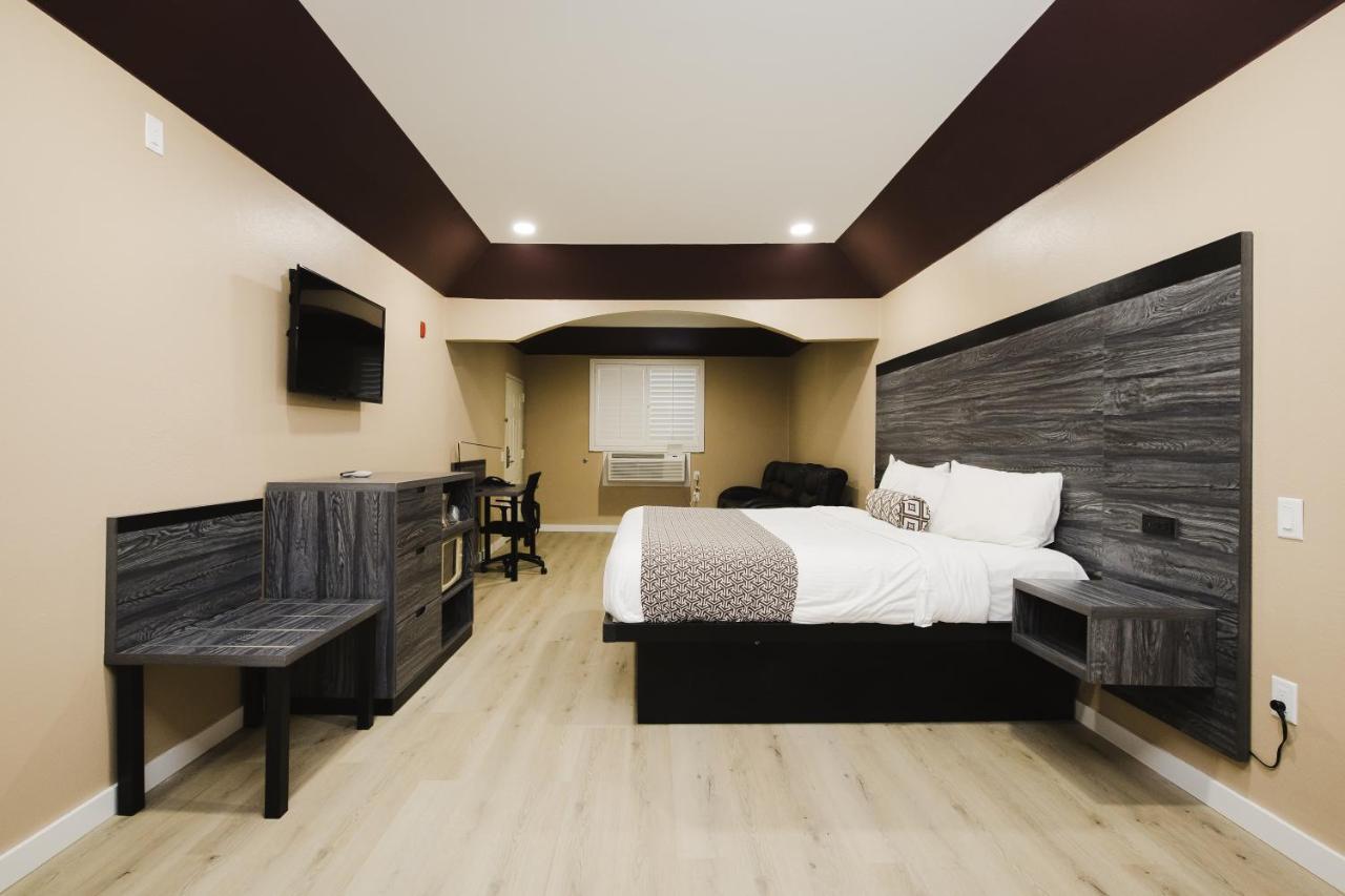 Sapphire Inn & Suites Channelview Bagian luar foto
