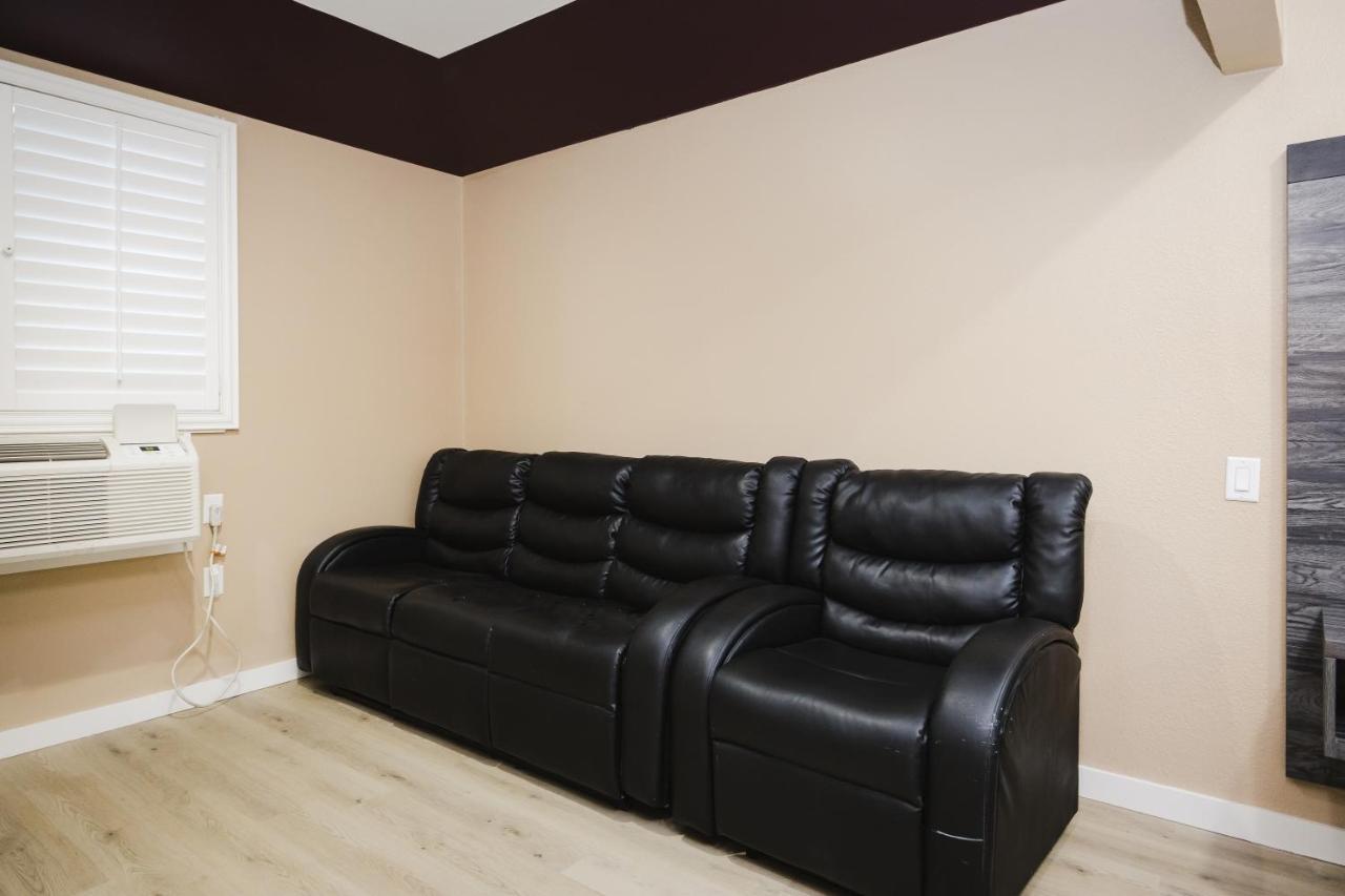 Sapphire Inn & Suites Channelview Bagian luar foto