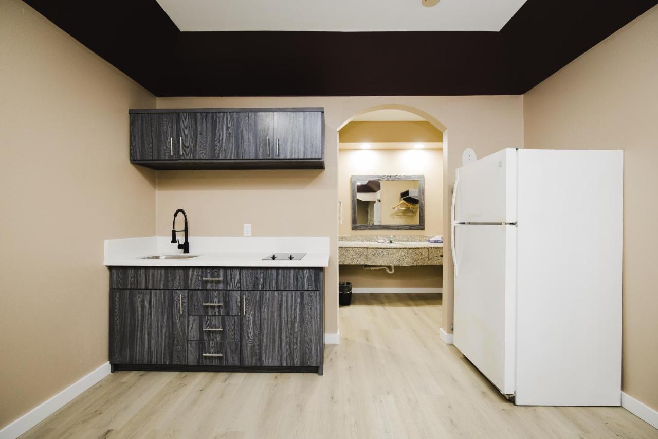 Sapphire Inn & Suites Channelview Bagian luar foto