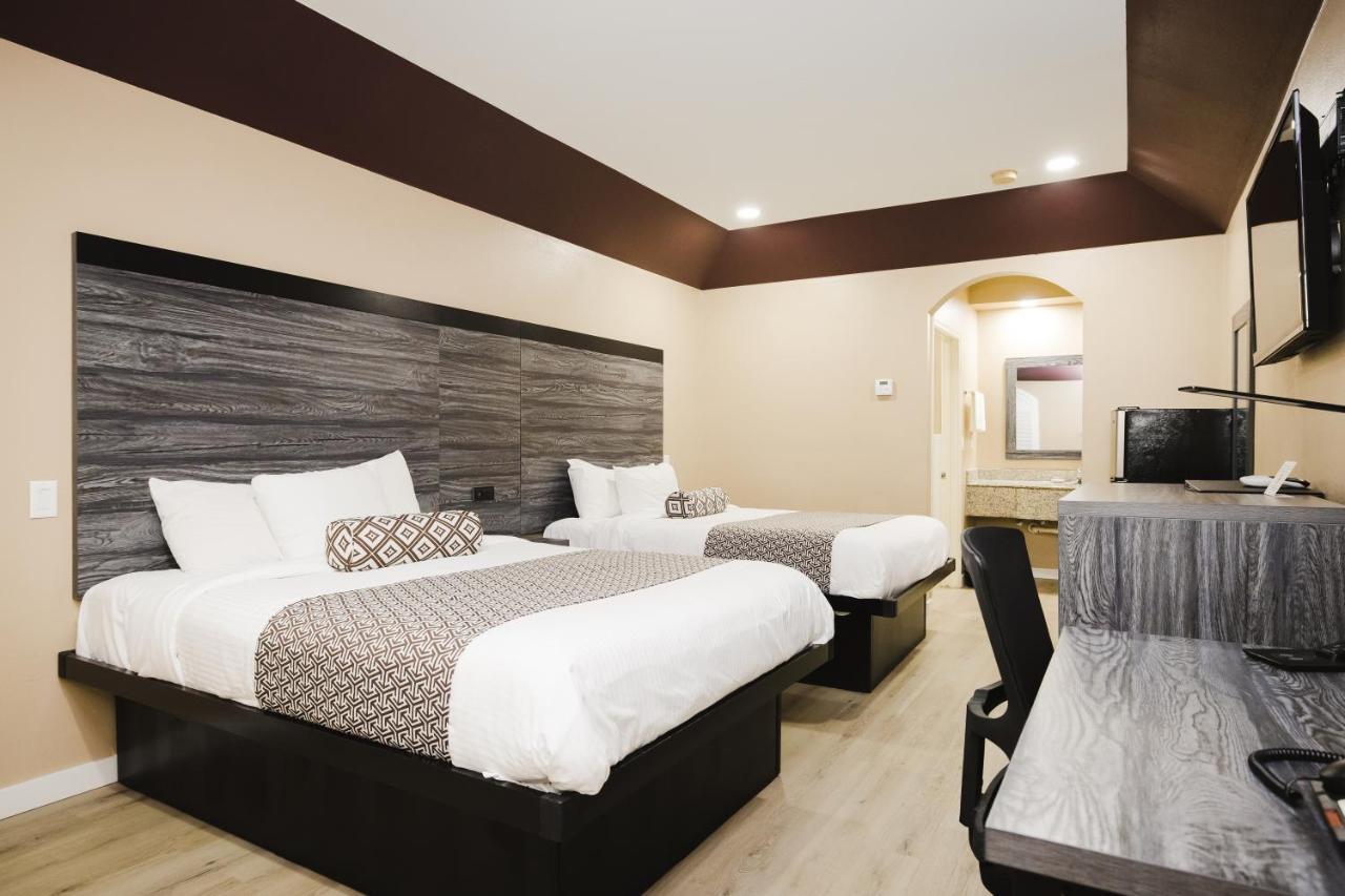 Sapphire Inn & Suites Channelview Bagian luar foto