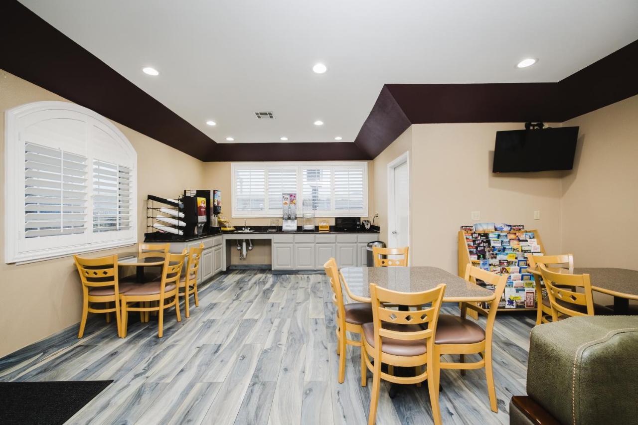 Sapphire Inn & Suites Channelview Bagian luar foto
