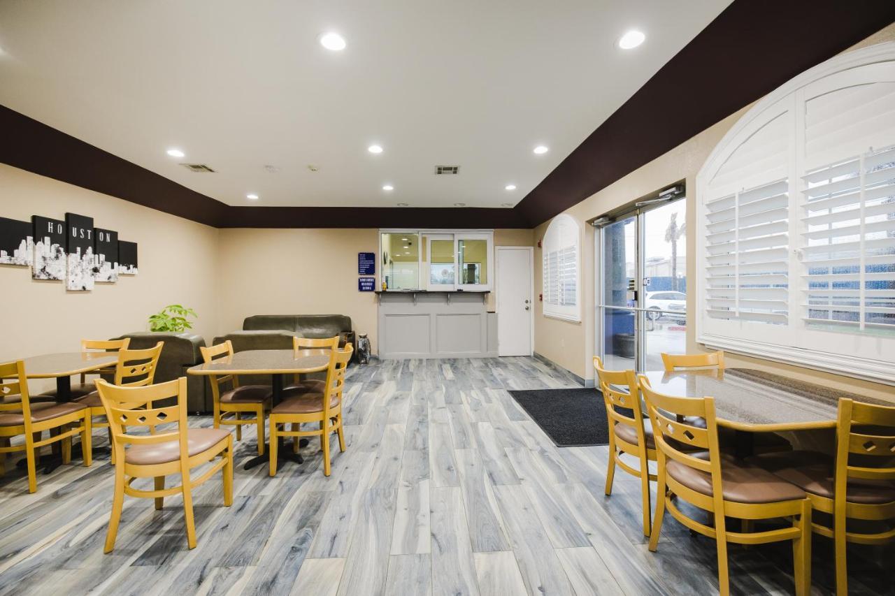 Sapphire Inn & Suites Channelview Bagian luar foto